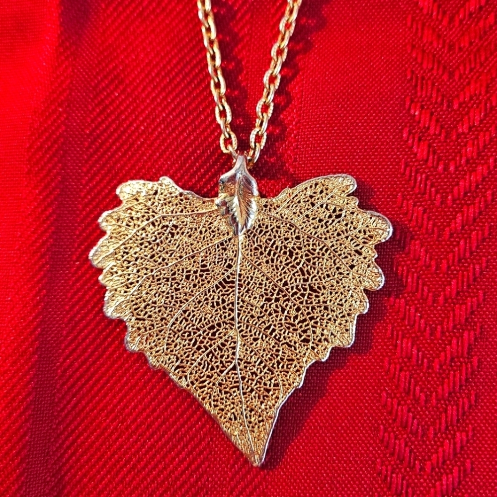 Avon Real Aspen Leaf Filigree Pendant